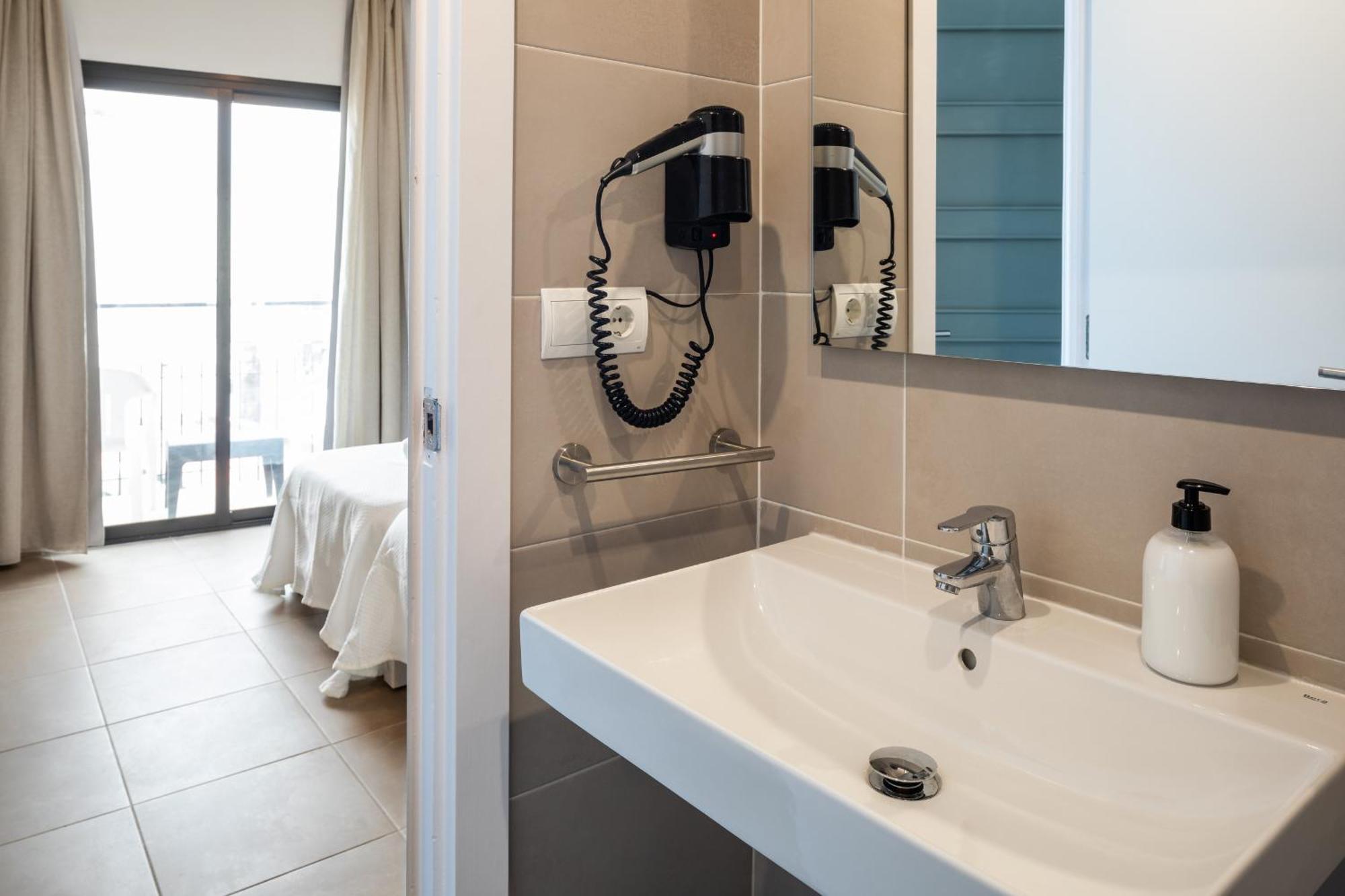 Hostal Alicante San Antonio  Bagian luar foto